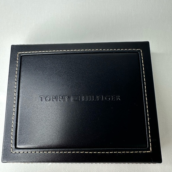 NEW TOMMY HILFIGER MENS RANGER BIFOLD LEATHER PASSCASE ID BILLFOLD WALLET Black - Picture 11 of 11